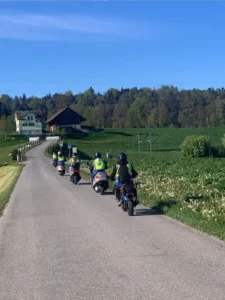 Zufriedene Motorradfahrschüler