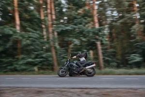Kurvenfahrt mit Motorrad
