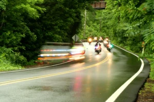 Motorradausfahrt bei Regen